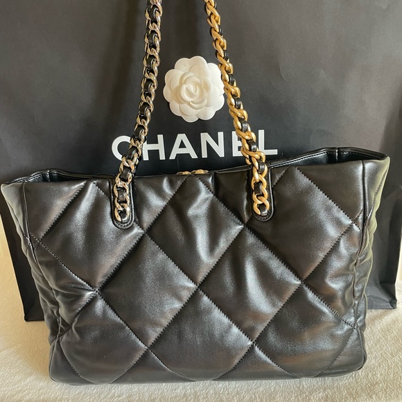 CHANEL 19 Black Leather Tote Handbag Mint 100% Authentic. - Picture 3 of 16